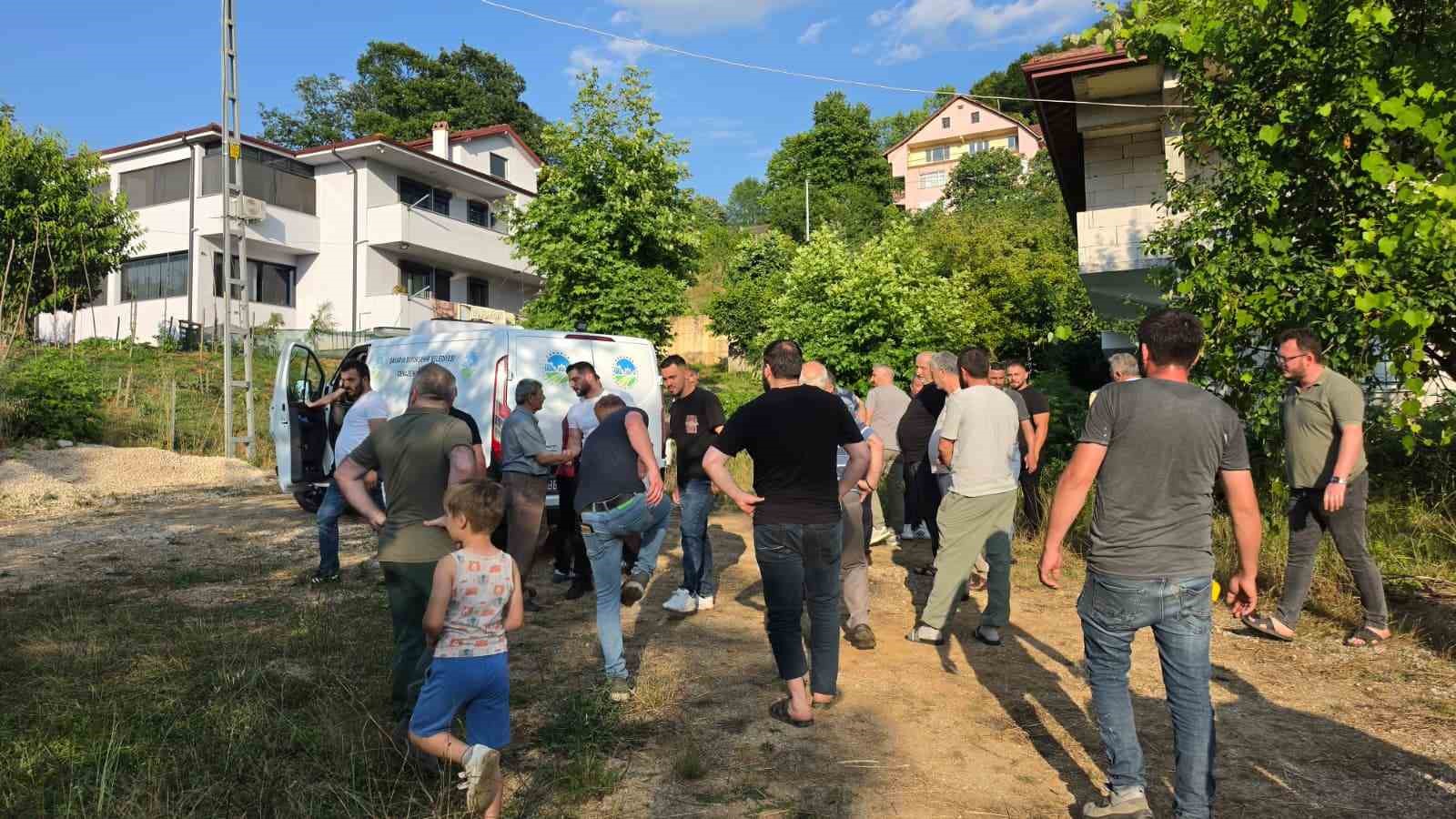 IHLAMUR TOPLAMAK İÇİN ÇIKTIĞI AĞAÇTAN DÜŞEREK HAYATINI KAYBETTİ