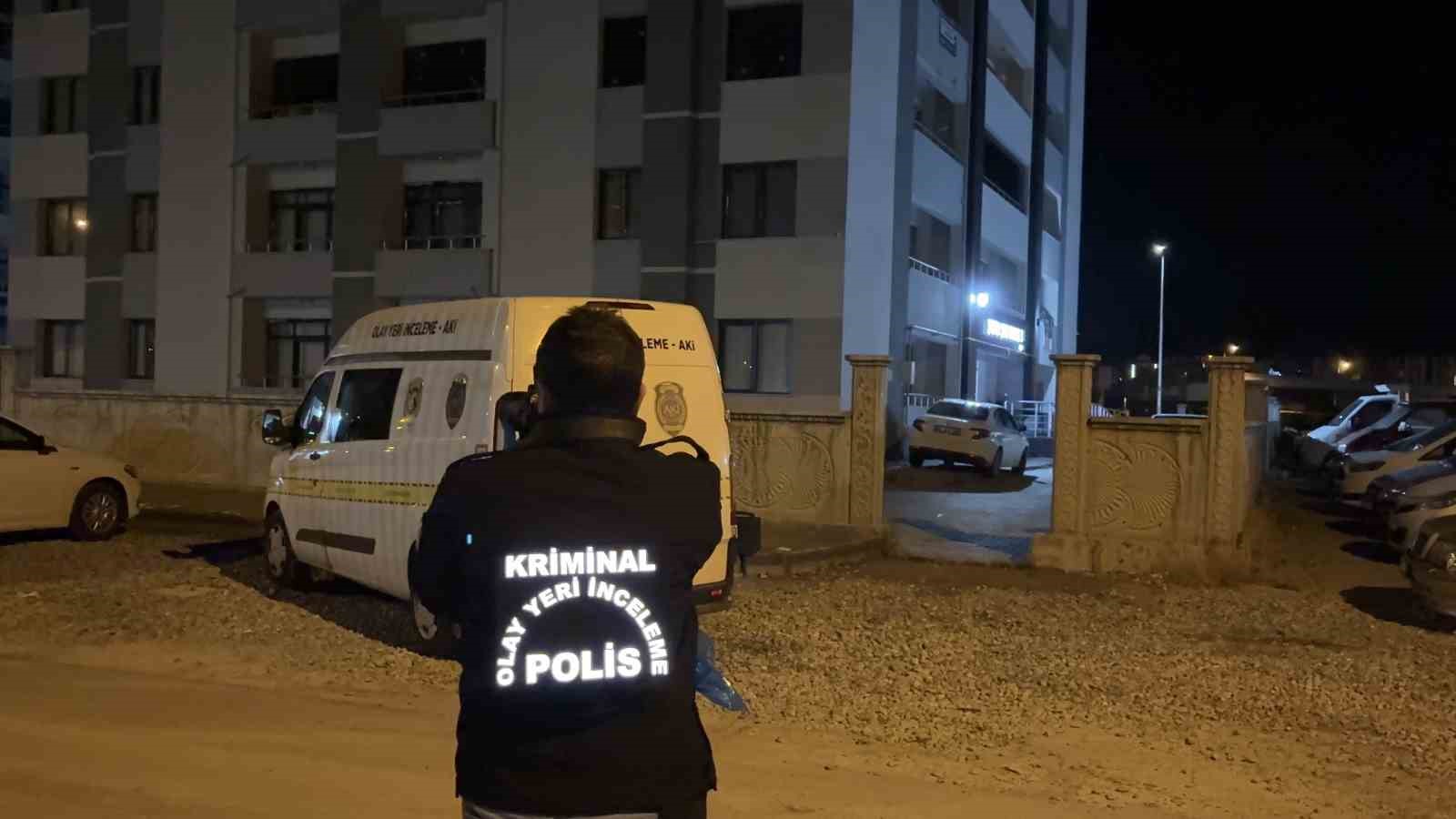 ’LAF ATMA’ KAVGASI KANLI BİTTİ: 1 ÖLÜ, 1’İ AĞIR 2 YARALI
