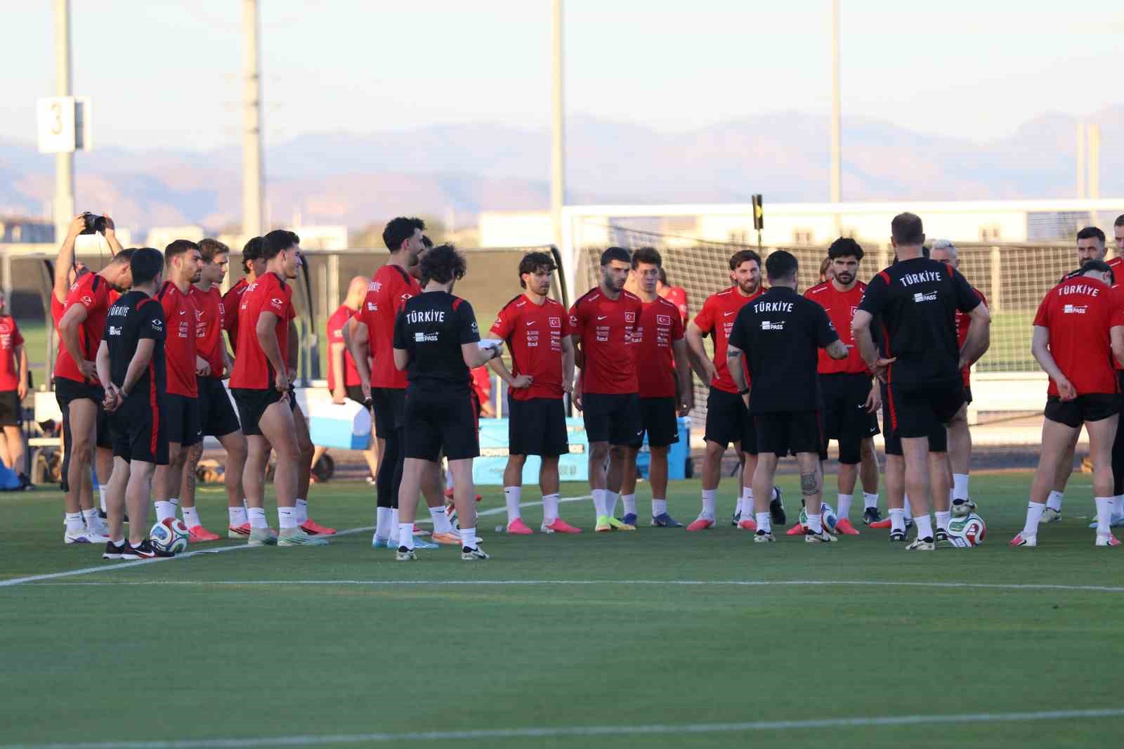A MİLLİ FUTBOL TAKIMI, ABD MAÇI HAZIRLIKLARINA DEVAM ETTİ