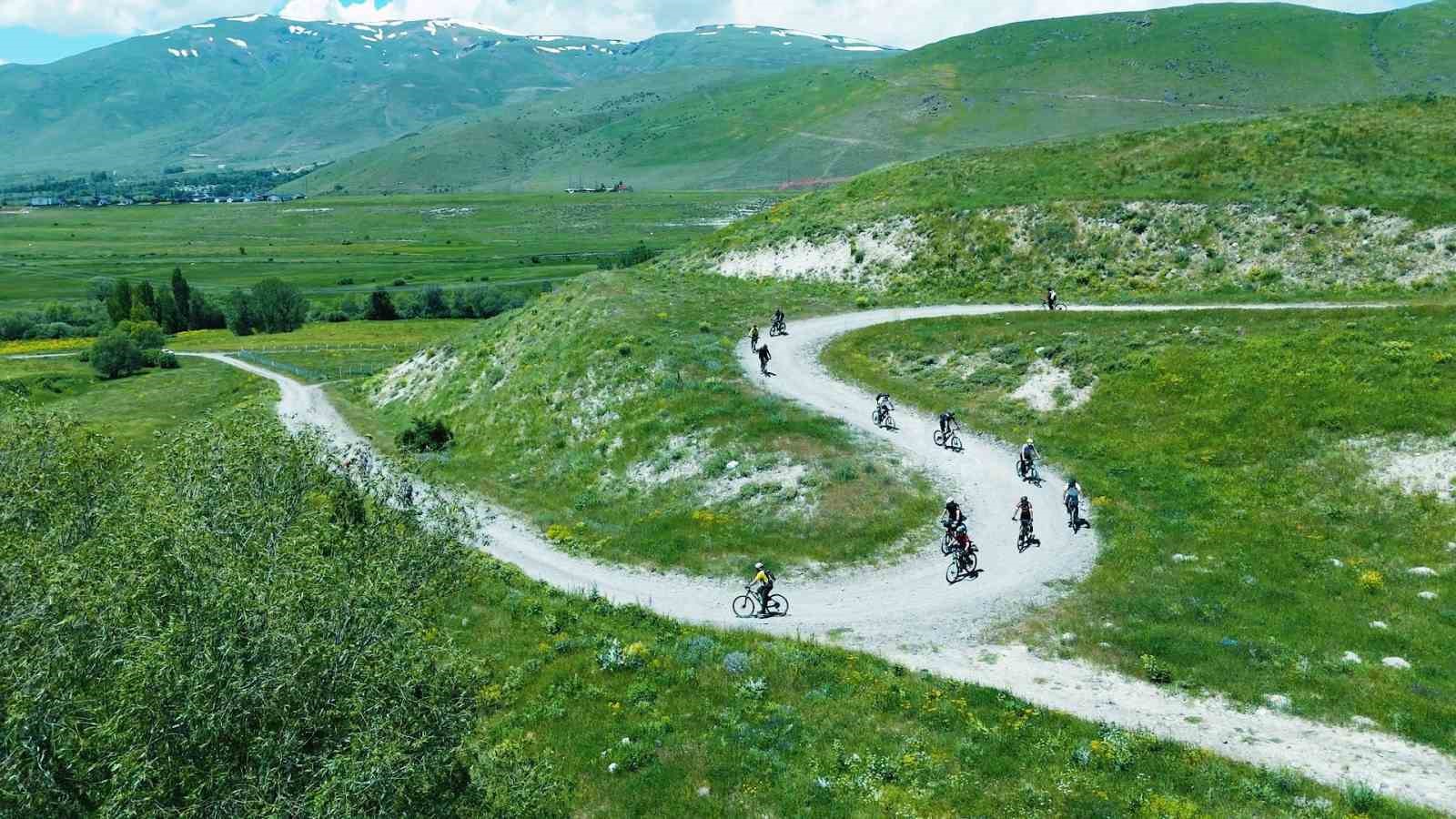 ERZURUM’UN "DEMİR ATLILARI" YOLLARA ÇIKTI: HER HAFTA SONU YENİ BİR ROTA, YENİ BİR MACERA