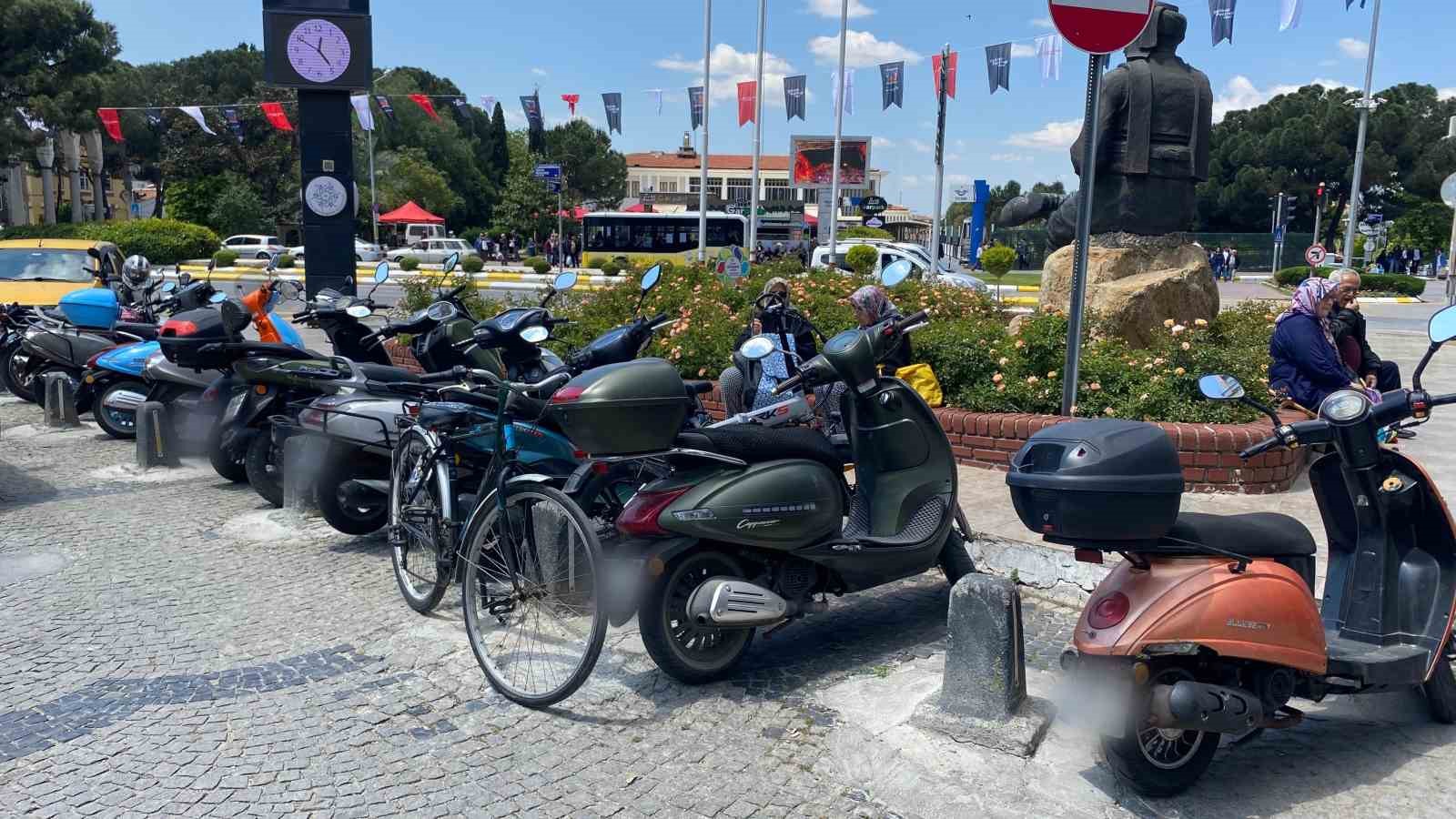 YOĞUN TRAFİKTEN KAÇAN VATANDAŞLAR MOTOSİKLETE YÖNELİYOR