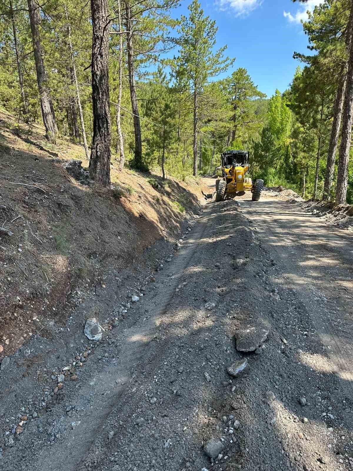 ÇAMELİ YAYLAPINAR MAHALLESİ’NDE ASFALT ÖNCESİ HAZIRLIKLAR DEVAM EDİYOR