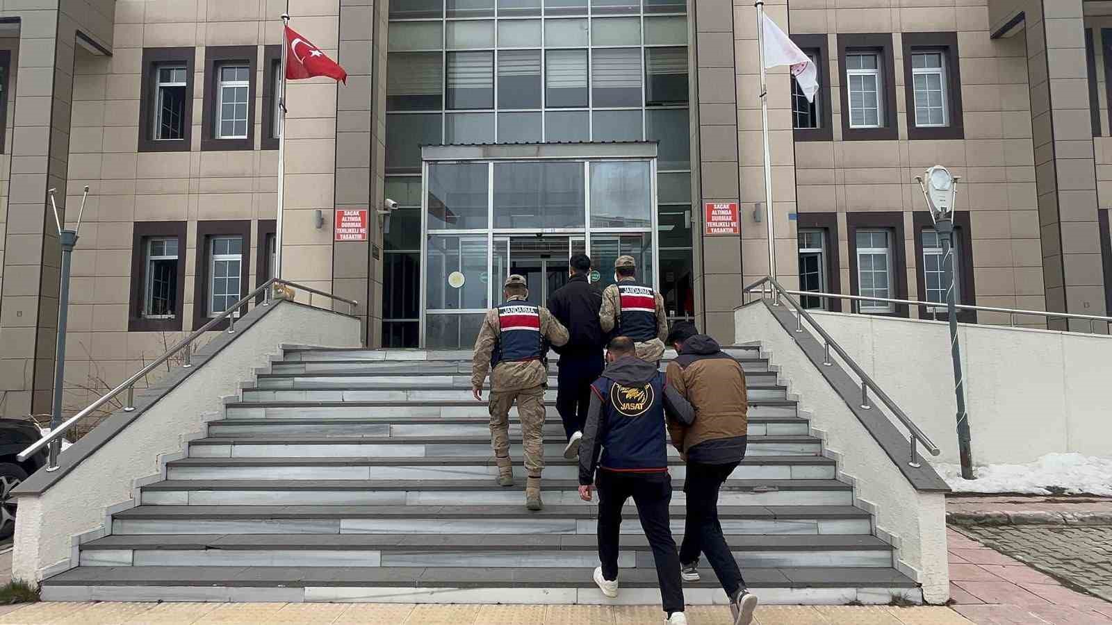 BİTLİS’TE GÖÇMEN KAÇAKÇILIĞI OPERASYONU