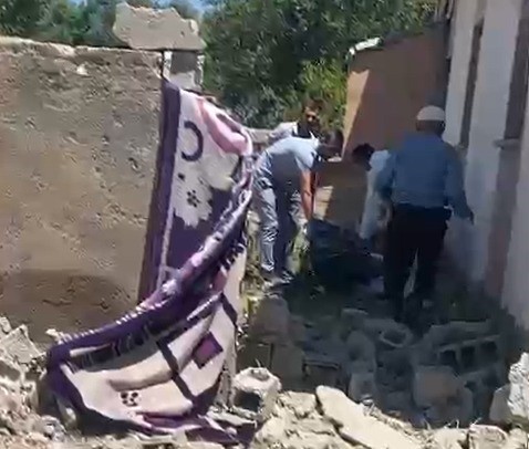 YALNIZ YAŞAYAN ADAM BAHÇE DUVARININ ALTINDA ÖLÜ BULUNDU