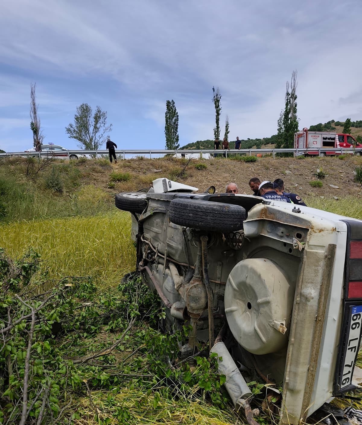 YOZGAT’TA TAKLA ATAN OTOMOBİLDE 2 KİŞİ YARALANDI