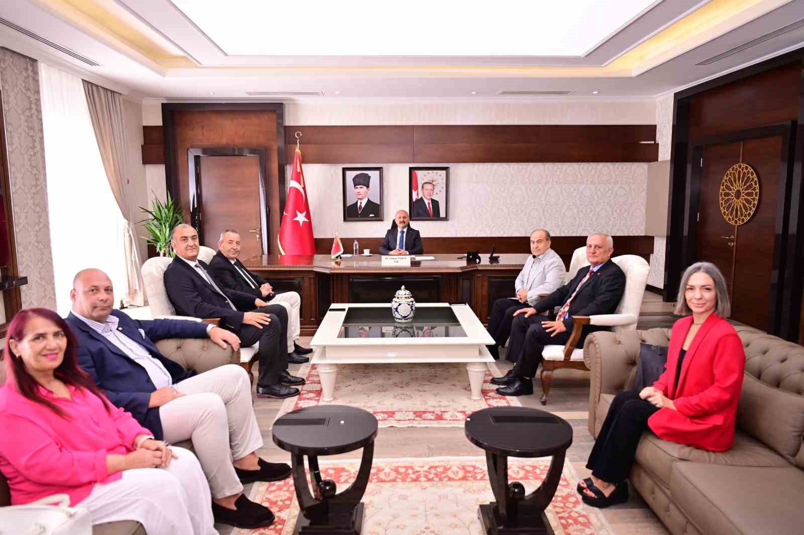 KUŞADASI TİCARET ODASI YÖNETİMİ AYDIN VALİSİ VAROL İLE GÖRÜŞTÜ