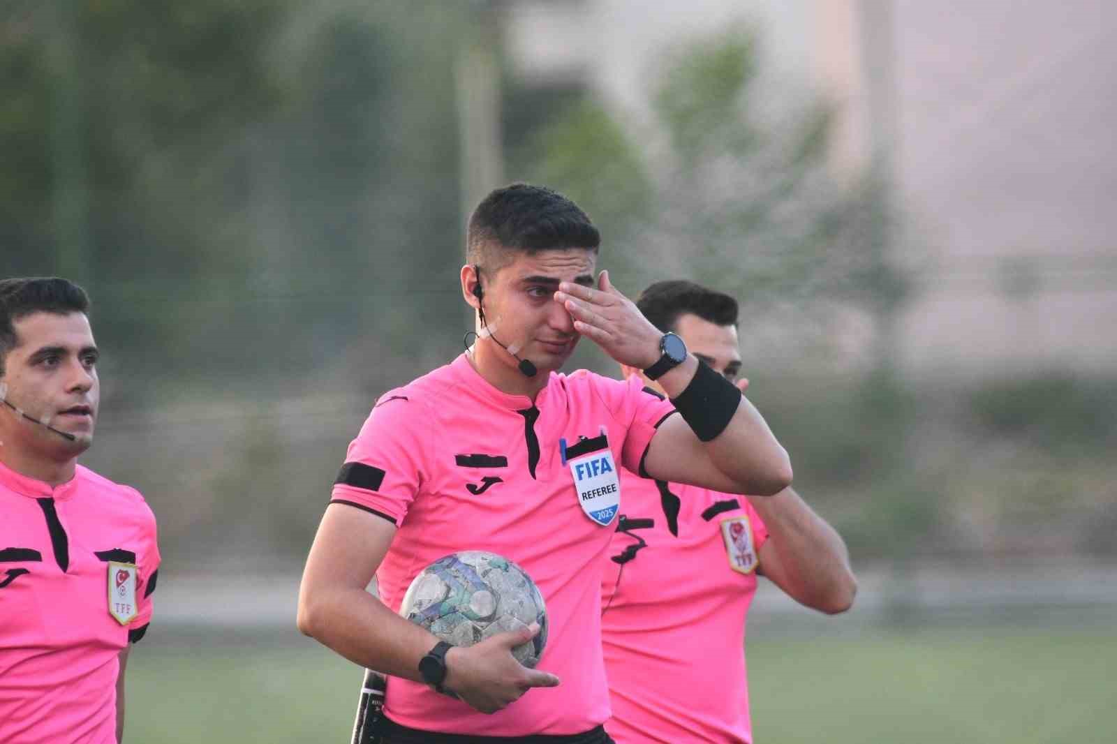 SAMED ARMUT, DÜDÜĞÜNÜ ASTI