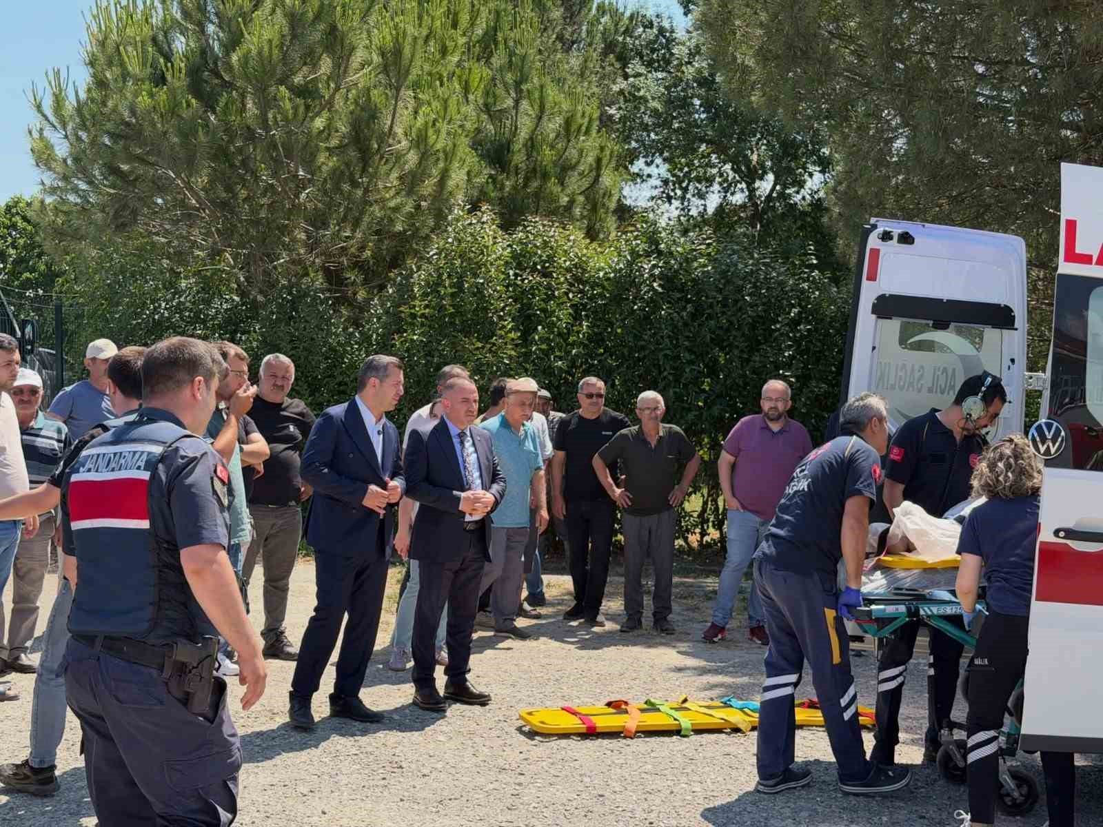 ALAÇAM’DA TRAKTÖR DEVRİLDİ: YARALI SÜRÜCÜ AMBULANS HELİKOPTERLE SEVK EDİLDİ