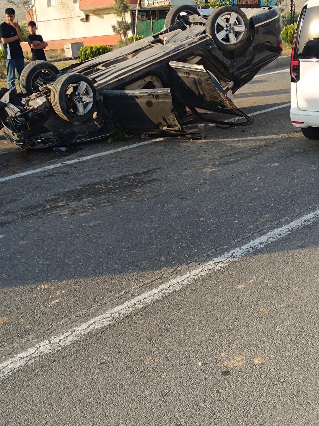 DİYARBAKIR’DA TRAFİK KAZASI: 3 YARALI