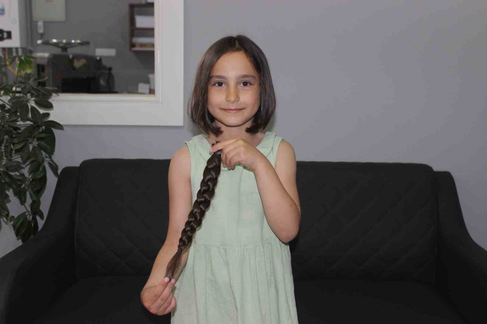 TÜRKELİ’DE 9 YAŞINDAKİ EYLÜL’DEN ANLAMLI BAĞIŞ