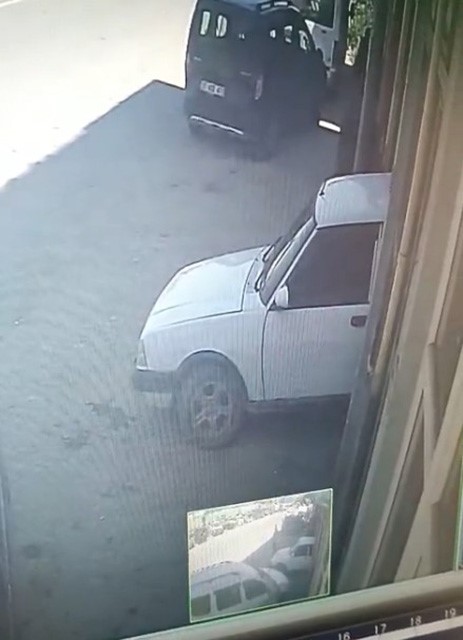 TAMİR ETMEK İSTEDİĞİ OTOMOBİLİN ALTINDA KALDI