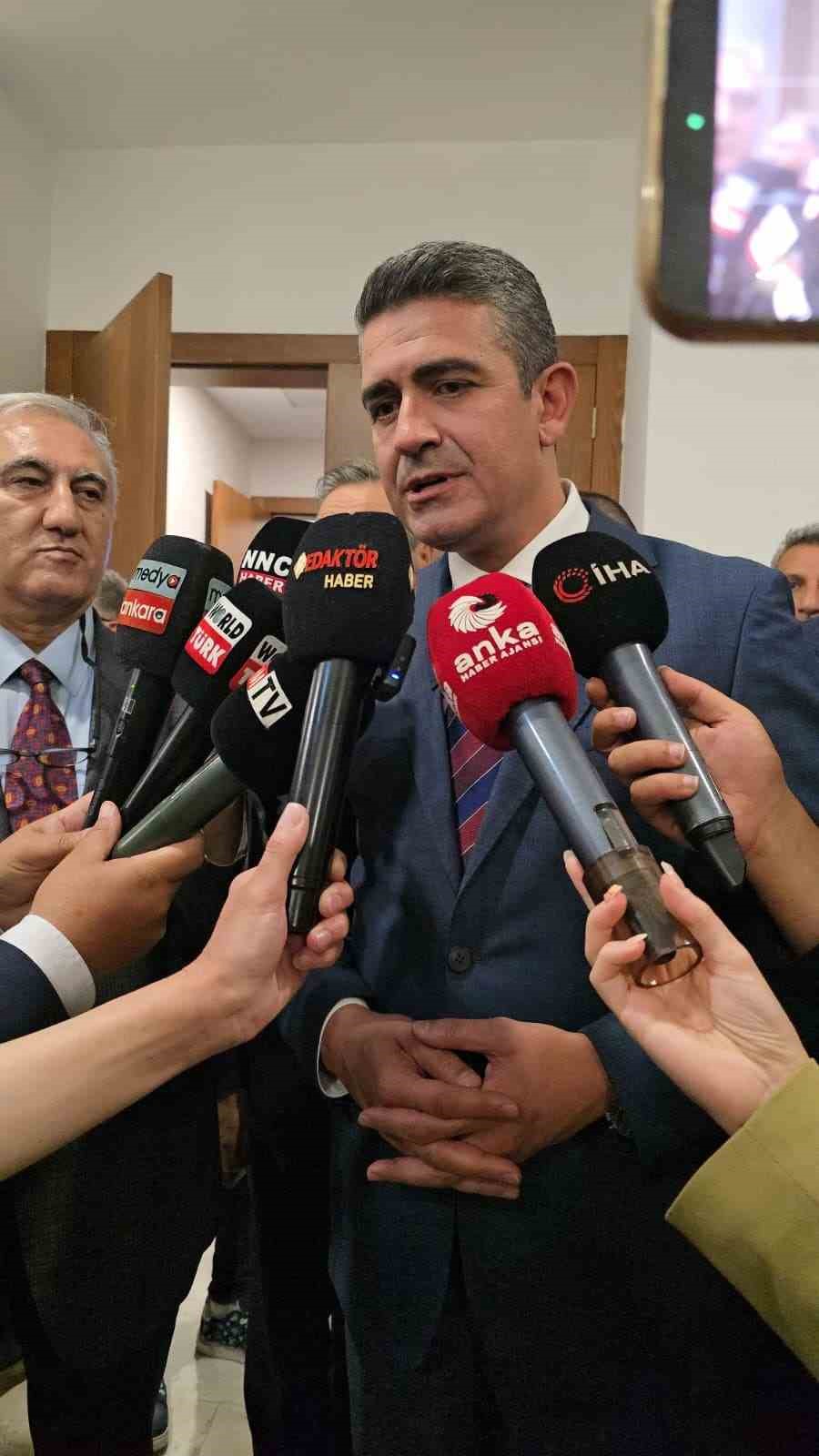 CHP’DEN AK PARTİ’YE GEÇEN HAYMANA BELEDİYE BAŞKANI KOÇ: "ÇOK FARKLI OLAYLAR, ÇOK FARKLI YAŞANMIŞLIKLAR, ÇOK FARKLI BİRİKMİŞLİKLER OLDU"