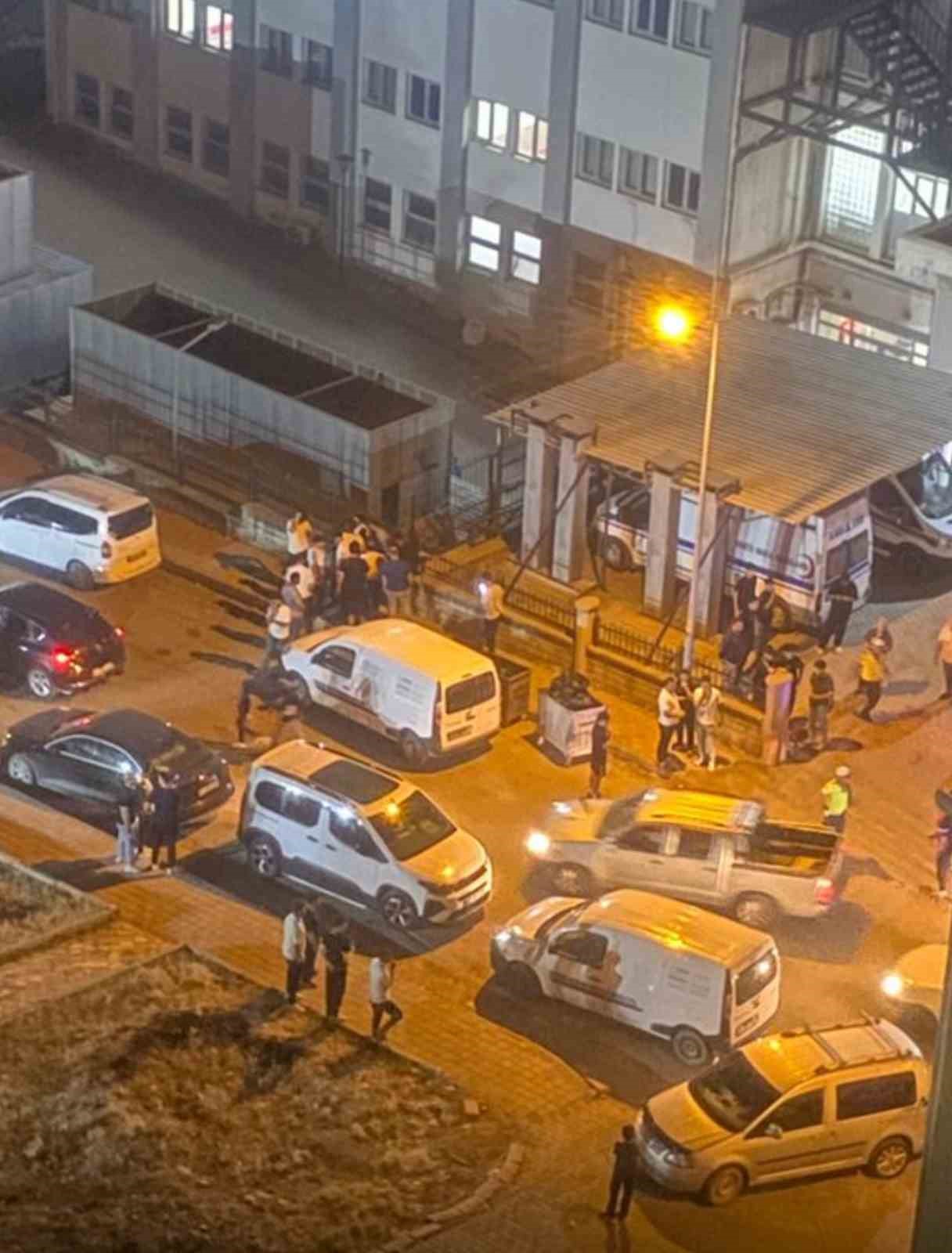 SİİRT’TE BIÇAKLI KAVGA: 1 YARALI