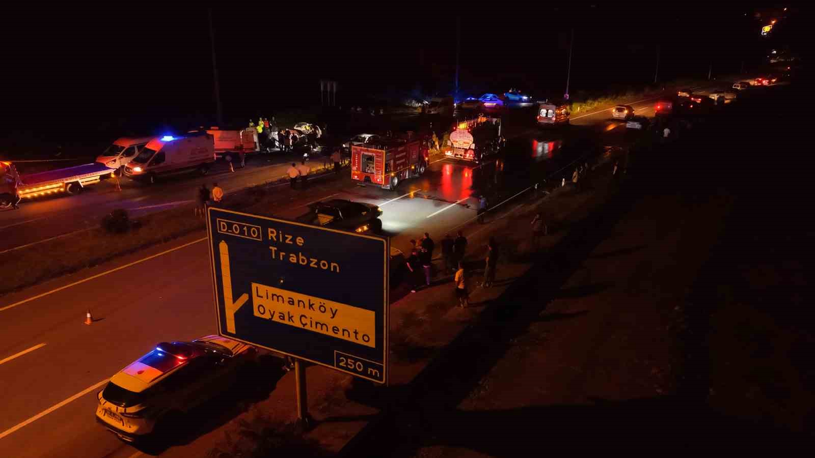 RİZE’DE 3 KİŞİNİ HAYATINI KAYBETTİĞİ, 4 KİŞİNİN İSE YARALANDIĞI KAZA YERİ HAVADAN GÖRÜNTÜLENDİ