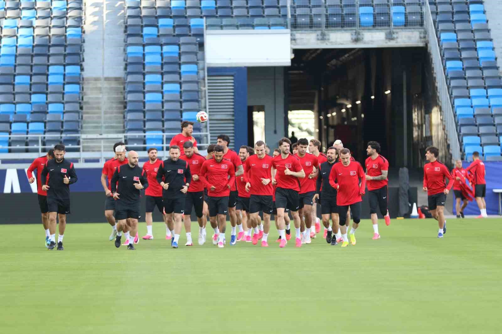 A MİLLİ FUTBOL TAKIMI, LOS ANGELES’TAKİ İLK ANTRENMANINI YAPTI