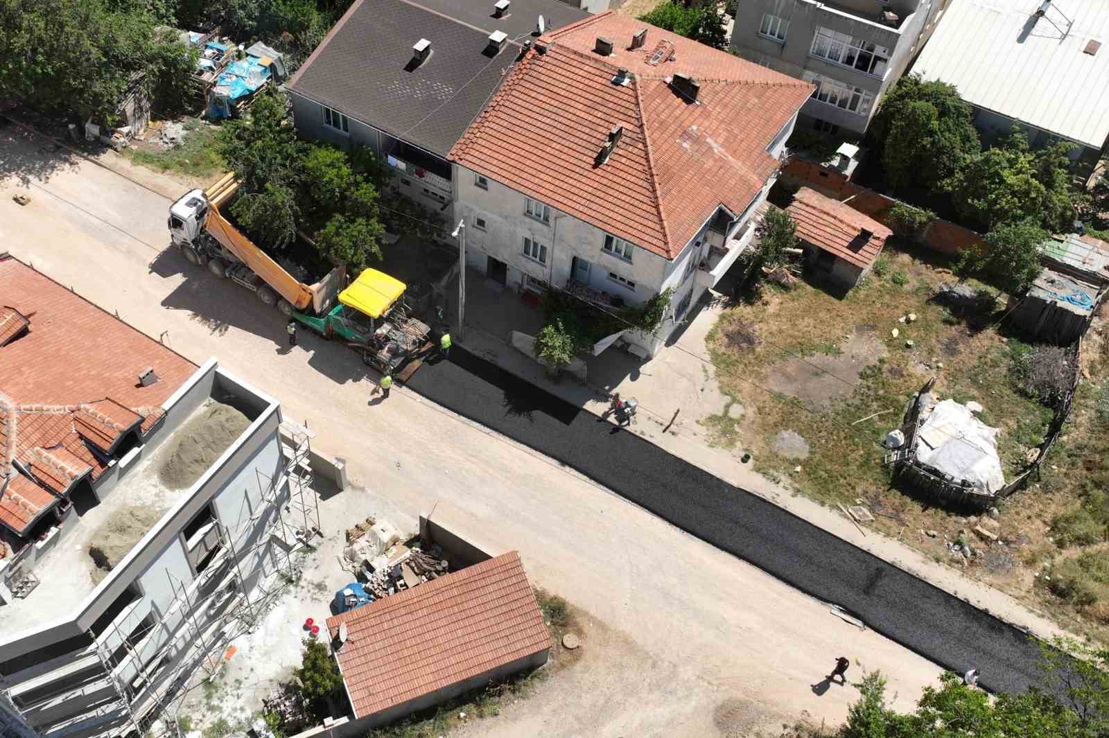 İNEGÖL’DE YOLLAR YENİLENİYOR