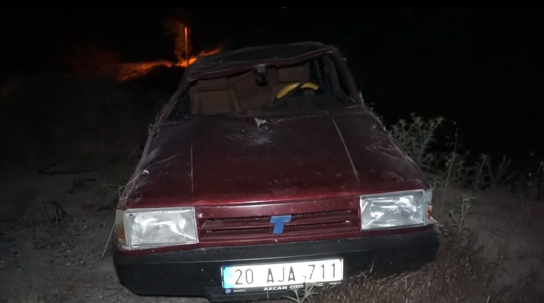 KONTROLDEN ÇIKAN OTOMOBİL DEREYE DÜŞTÜ: 2 YARALI