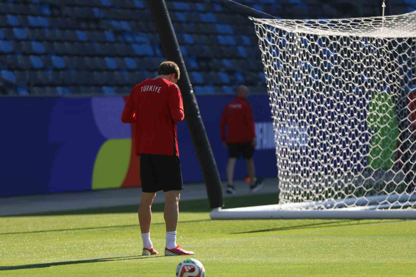 A MİLLİ FUTBOL TAKIMI, ABD MAÇI HAZIRLIKLARINI TAMAMLADI