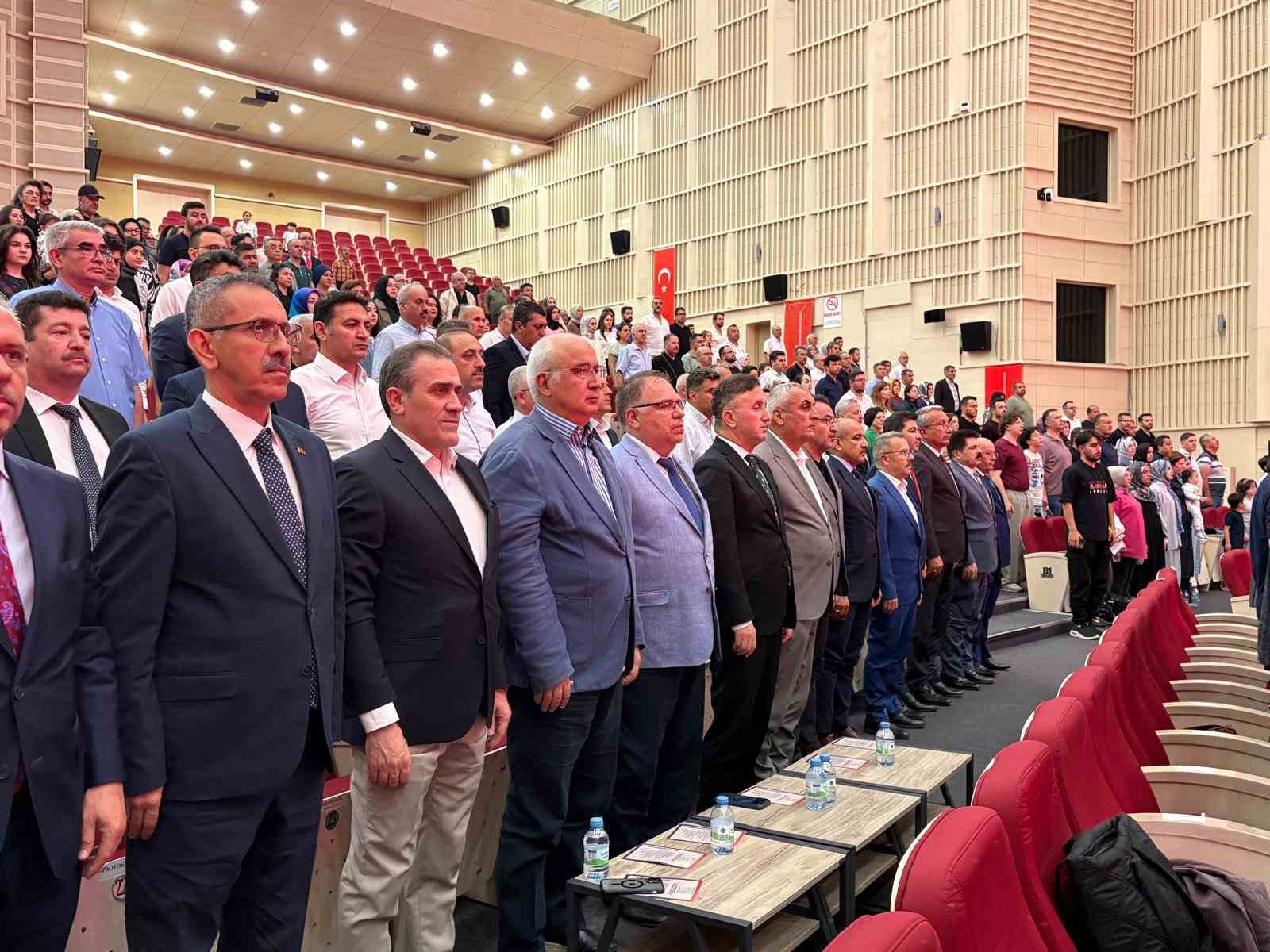 EĞİTİMDE YILIN ENLERİ ÖDÜLLERİ SAHİPLERİNİ BULDU
