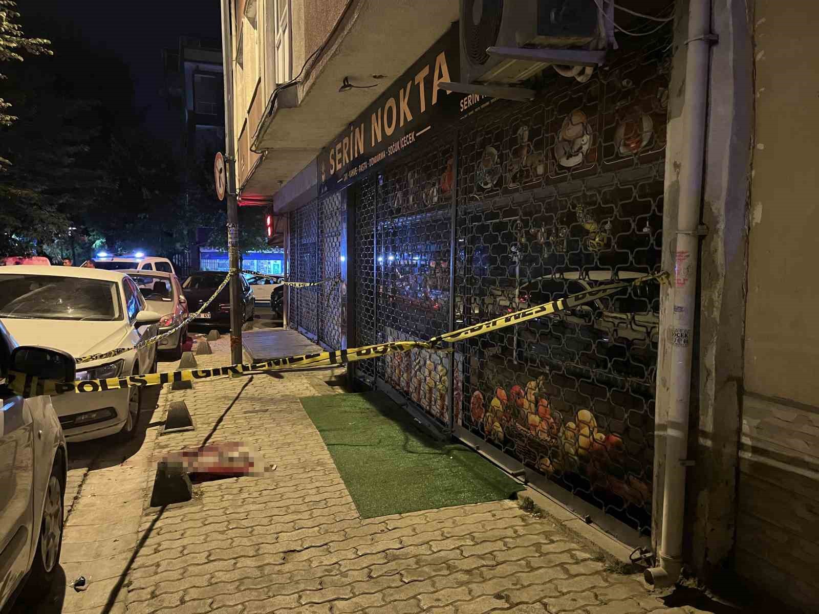KÜÇÜKÇEKMECE’DE BIÇAKLI SALDIRI: 1 AĞIR YARALI