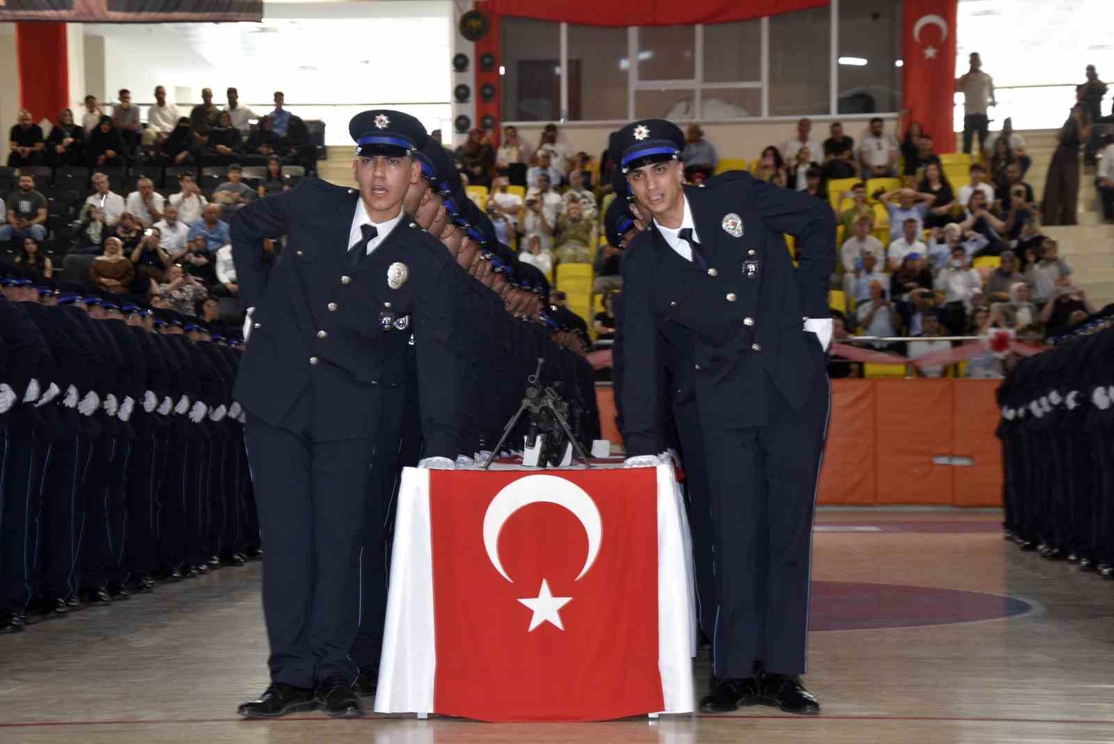 BİTLİS POMEM’DE 407 POLİS MEMURU GÖREVE HAZIR