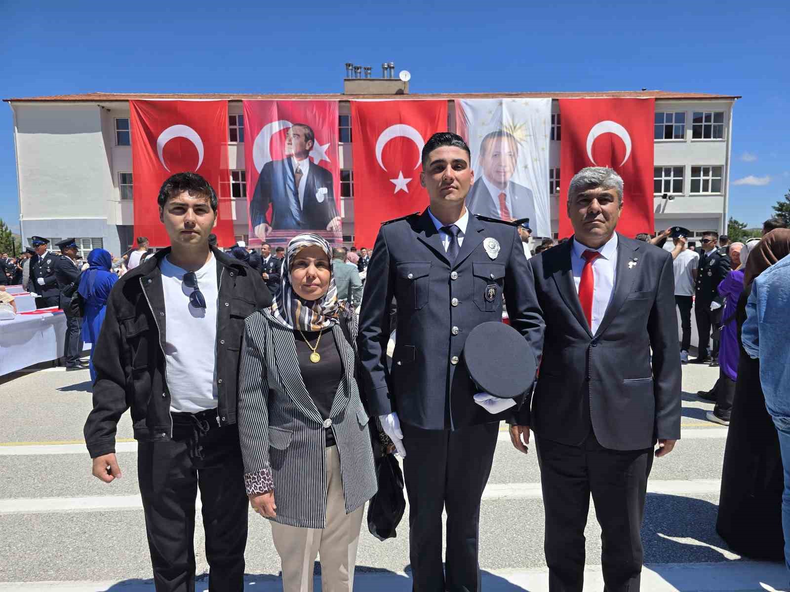 TERÖR GAZİSİ OLAN BABASIYLA BİRLİKTE GURUR DOLU ANLAR YAŞADI