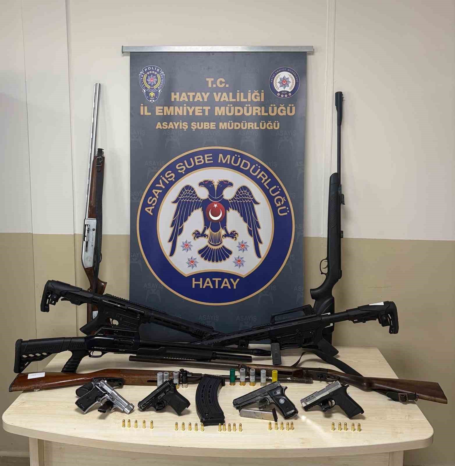HATAY’DA RUHSATSIZ SİLAH OPERASYONU: 14 ŞÜPHELİ YAKALANDI