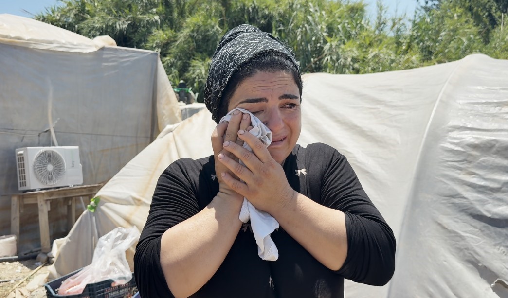 TARIM İŞÇİSİ ANNENİN YANGIN GÖZYAŞLARI: 7 YILDIR KALDIĞI KONTEYNER GÖZLERİ ÖNÜNDE KÜLE DÖNDÜ