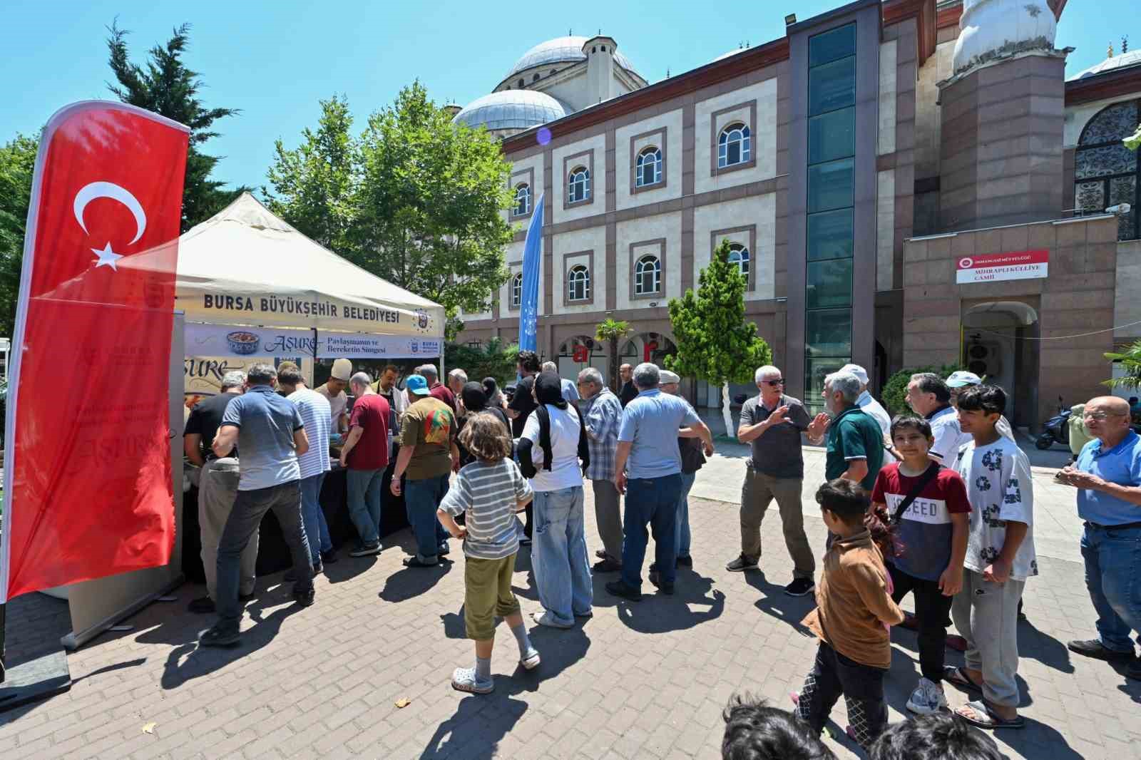 BÜYÜKŞEHİR’DEN 17 İLÇEDE 28 FARKLI NOKTADA AŞURE İKRAMI