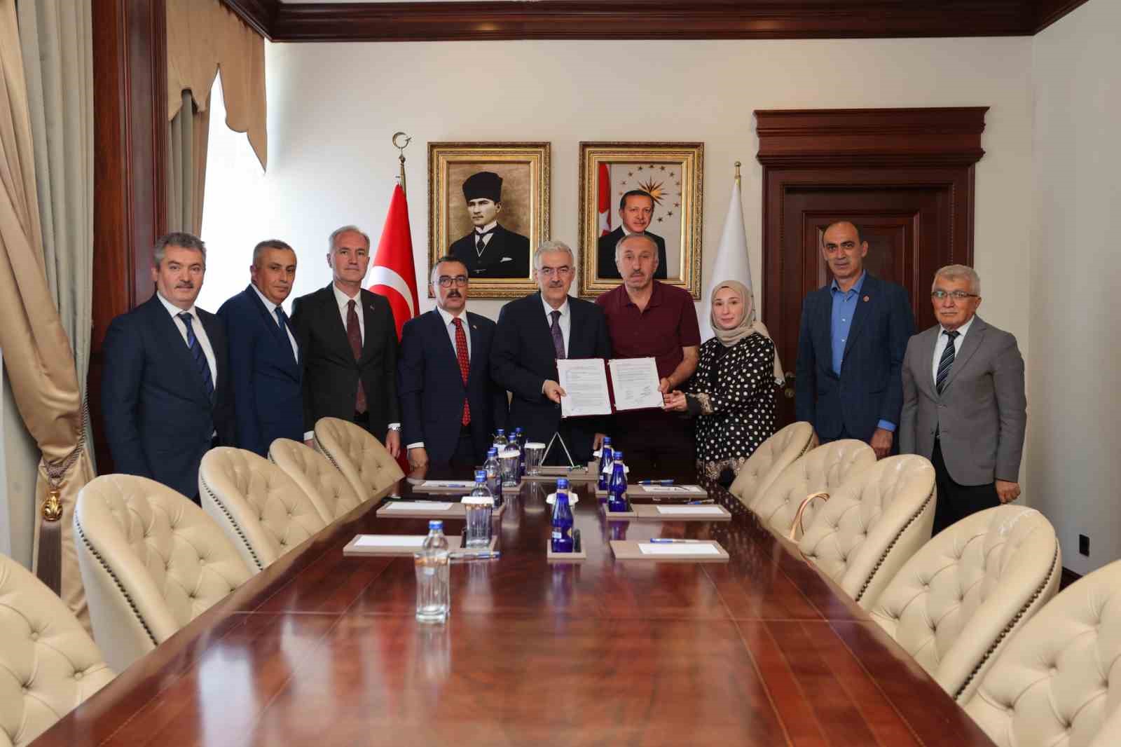 İNEGÖL’DE SAĞLIK VE EĞİTİM İÇİN İMZALAR ATILDI