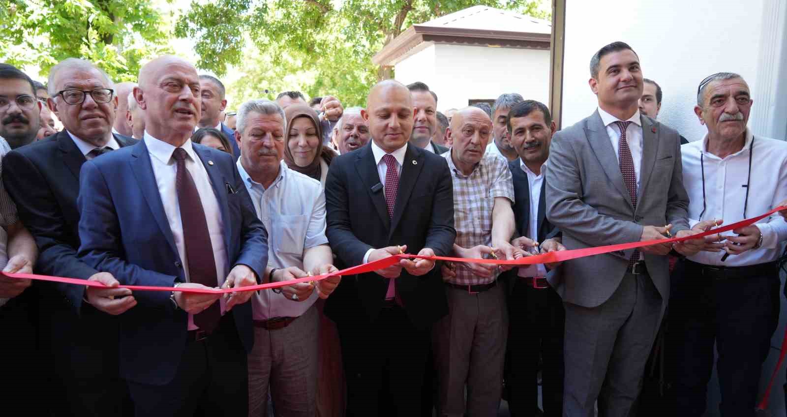 BELEDİYE BAŞKANI, MAKAM ODASININ DA YER ALDIĞI BİNAYI SOSYAL TESİSE DÖNÜŞTÜRDÜ