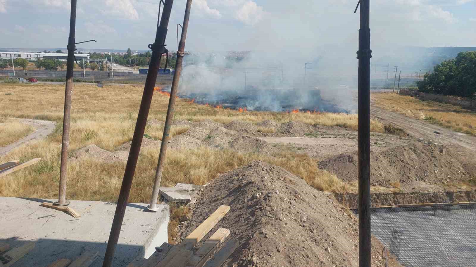 YHT HATTINA METRELER KALA ÇIKAN YANGIN KONTROL ALTINA ALINDI