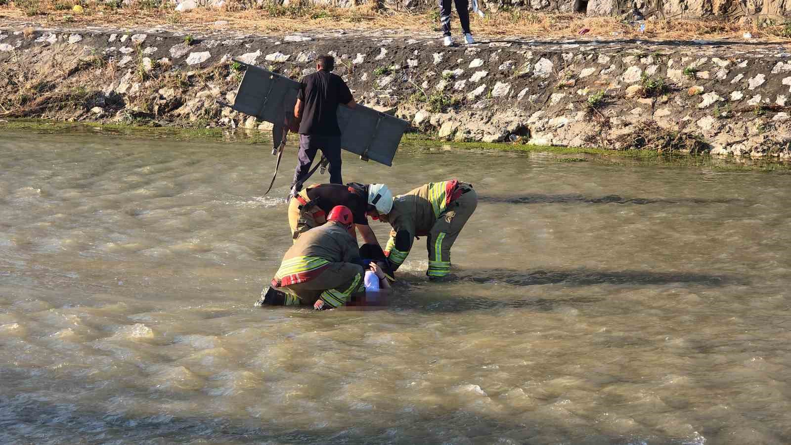 ÖZ ÇEKİM YAPARKEN KÖPRÜDEN DÜŞEN GENÇ KIZ YARALANDI
