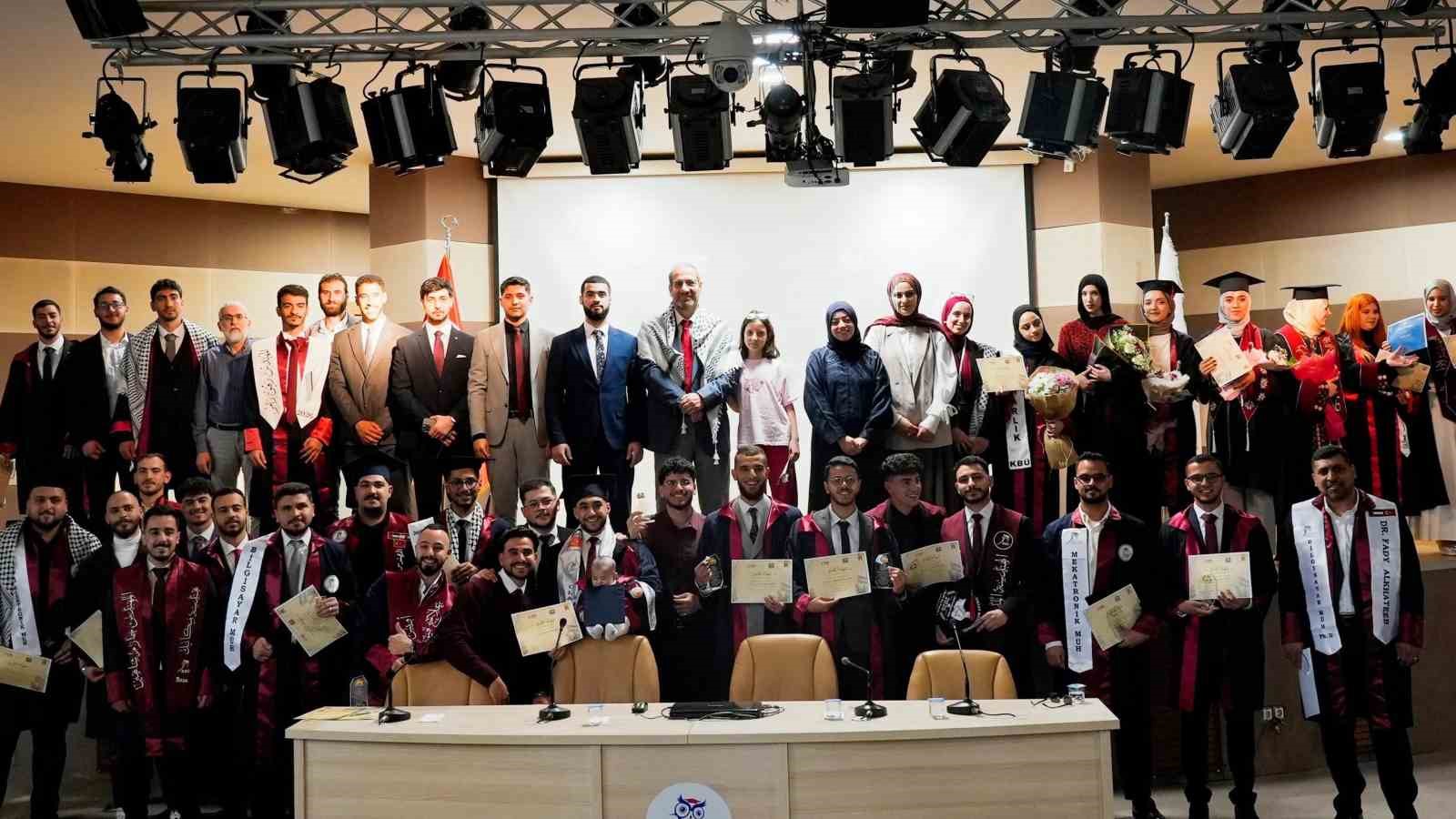KBÜ’DE FİLİSTİNLİ ÖĞRENCİLER MEZUNİYET SEVİNCİ YAŞADI