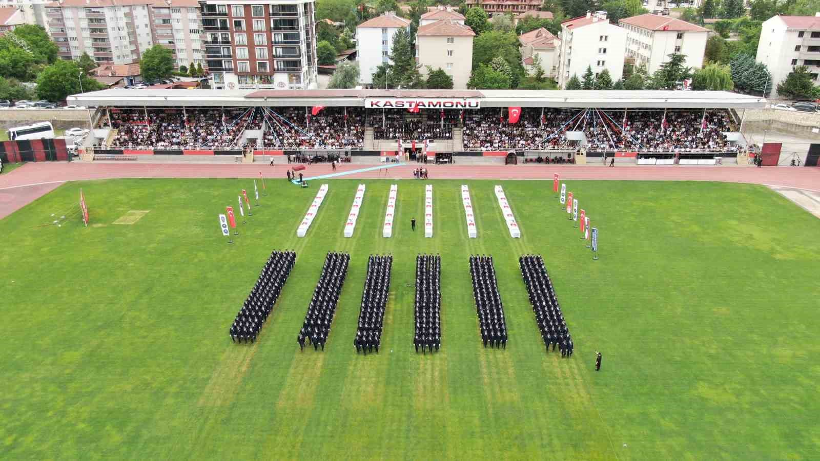 KASTAMONU’DA EĞİTİMLERİNİ TAMAMLAYAN 479 POLİS ADAYI TÖRENLE MEZUN OLDU