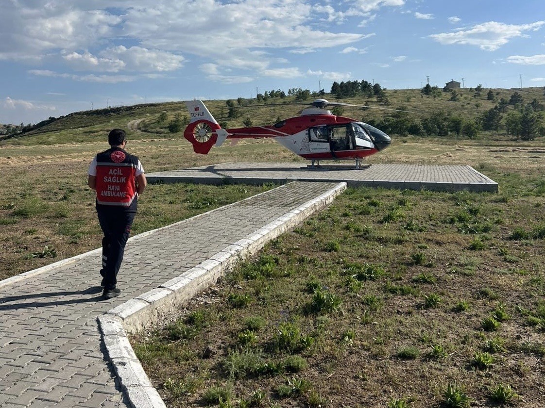 ERCİŞ’TEN VAN’A BEBEK İÇİN HAVA AMBULANSI SEFERBERLİĞİ