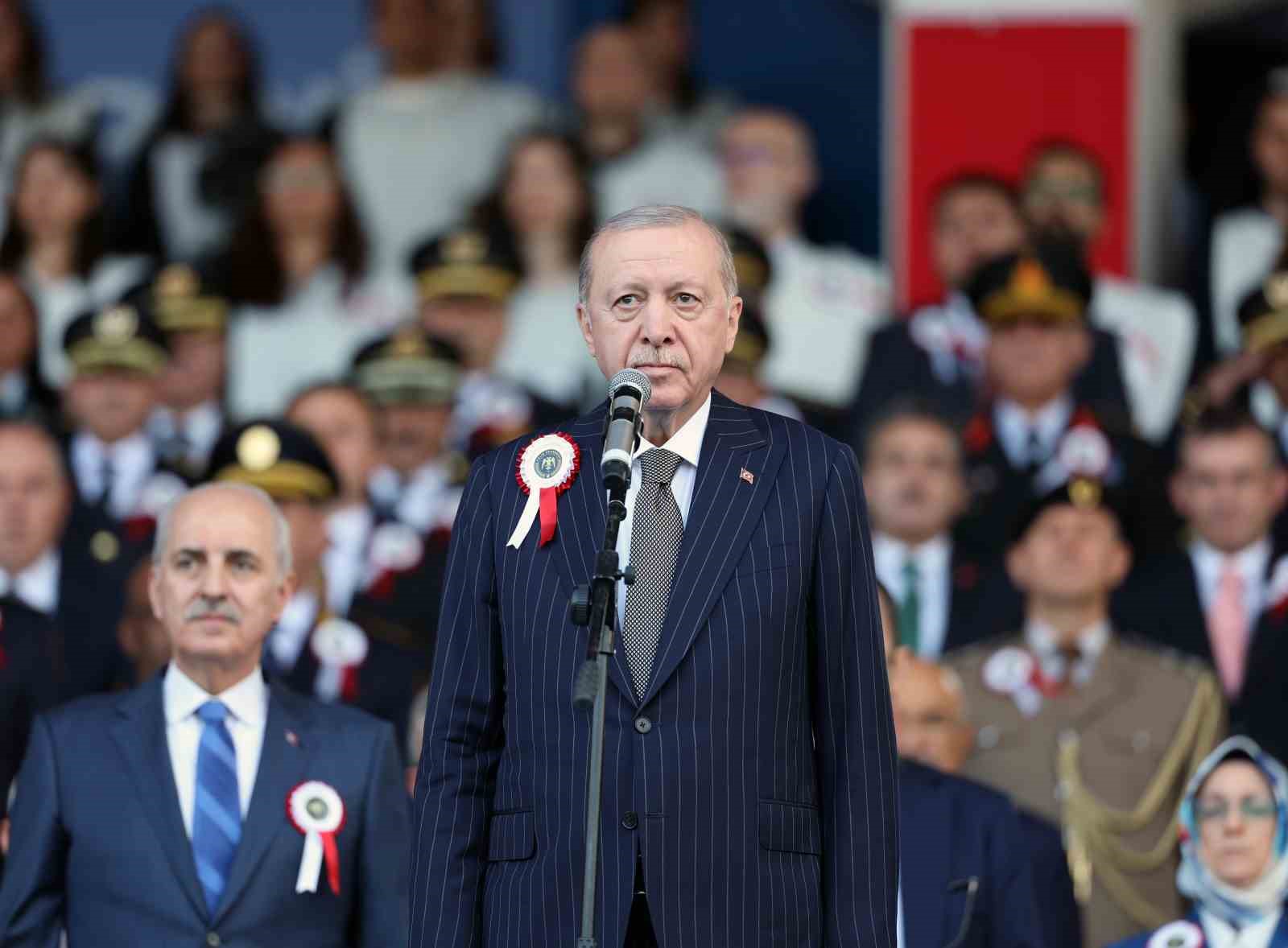 CUMHURBAŞKANI ERDOĞAN: "ZOR, HASSAS VE MESULİYETİ FEVKALADE YÜKSEK BİR GÖREVİ İCRA EDEN EMNİYET TEŞKİLATIMIZIN TALEP VE BEKLENTİLERİNİ ASLA GÖZ ARDI ETMİYORUZ"