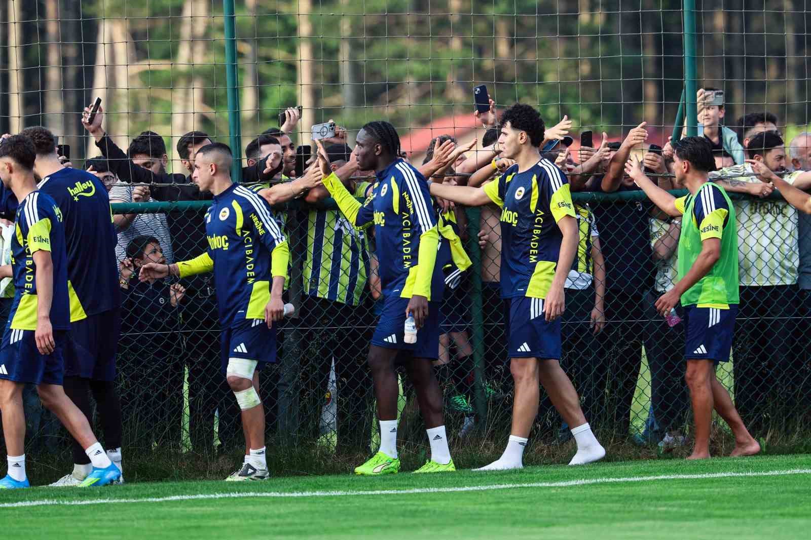 FENERBAHÇE, GÜNÜ ÇİFT ANTRENMANLA TAMAMLADI