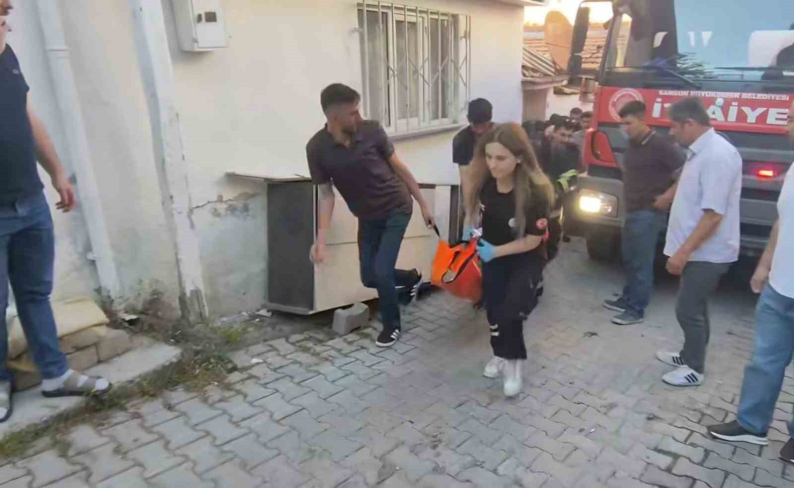 SAMSUN VEZİRKÖPRÜ’DE EV YANGINI: 1 AĞIR YARALI
