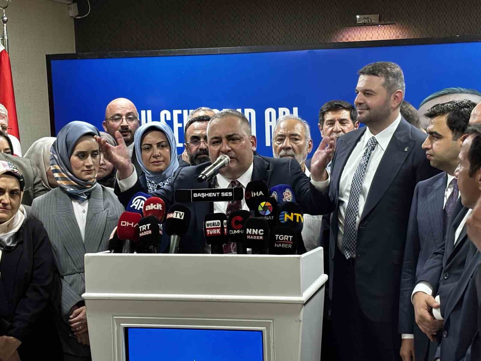 AK PARTİ’YE GEÇEN KEÇİÖREN BELEDİYE BAŞKANI ÖZARSLAN: "NASIL GEÇMİŞTE KAPILARIMIZ SONUNA KADAR HERKESE AÇIKSA BUNDAN SONRA DA AÇIK OLACAK"