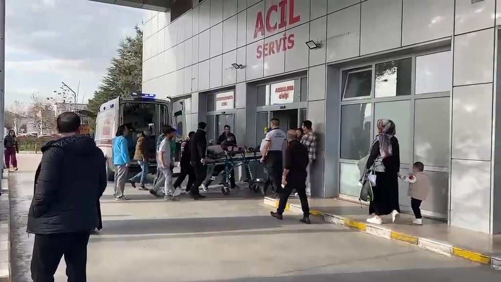 İSKELEDEN DÜŞEN 2 İŞÇİ YARALANDI