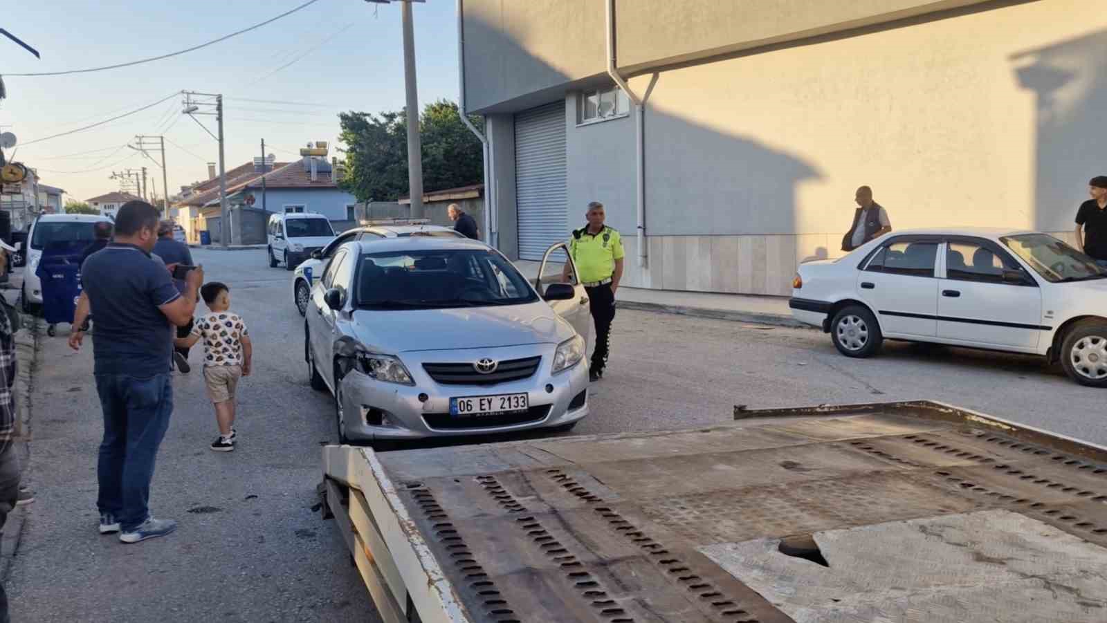 ÇORUM’DA ALKOLLÜ SÜRÜCÜ PARK HALİNDEKİ 4 ARACA ÇARPTI: 175 BİN LİRA CEZA YEDİ