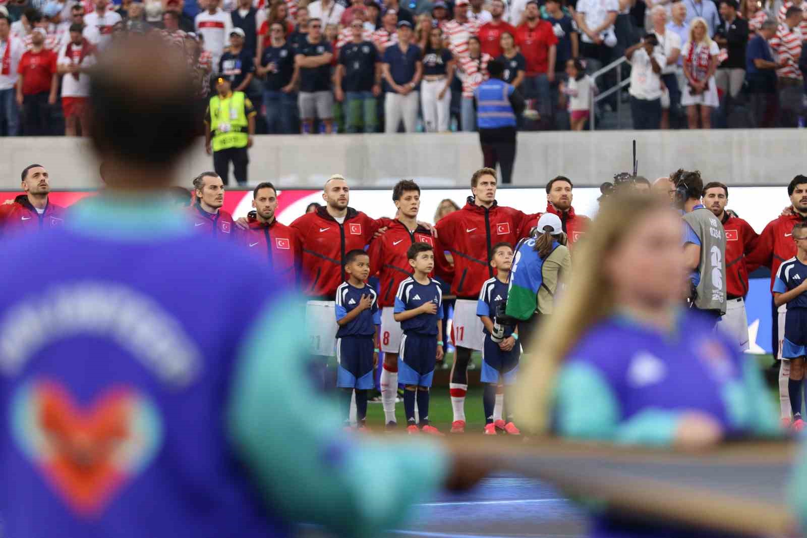 A MİLLİ FUTBOL TAKIMI’NDA 7 DEĞİŞİKLİK