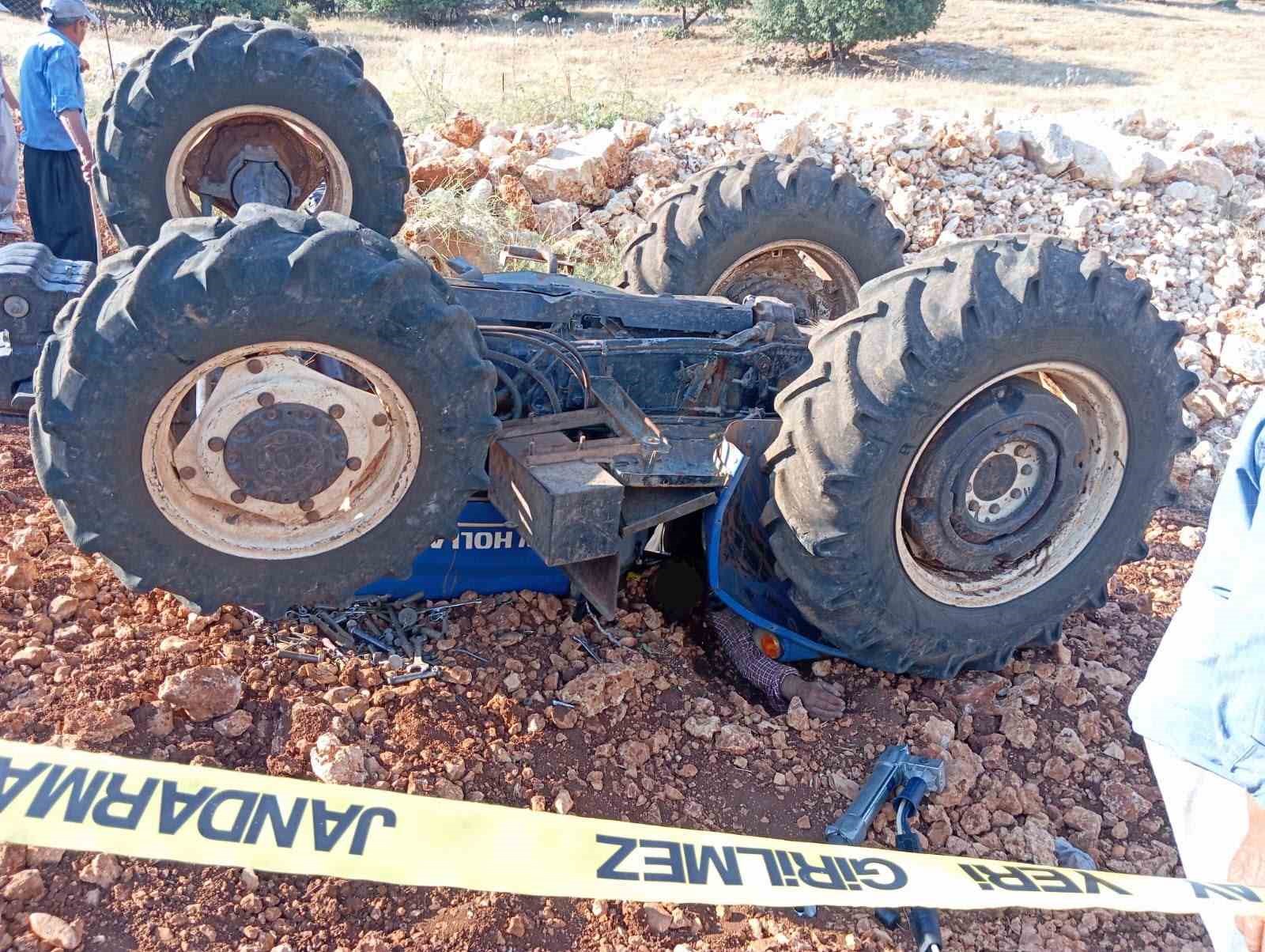 KAHRAMANMARAŞ’TA TRAKTÖRÜN ALTINDA KALAN SÜRÜCÜ HAYATINI KAYBETTİ