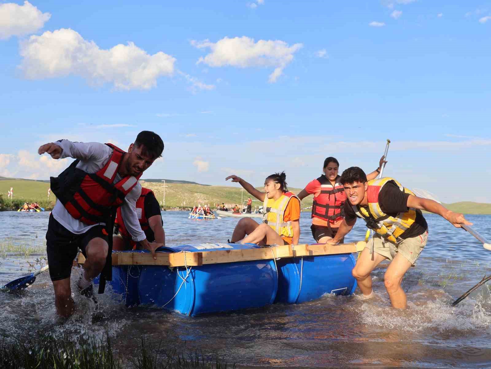 KENDİ YAPTIKLARI SALLA KIYASIYA YARIŞTILAR