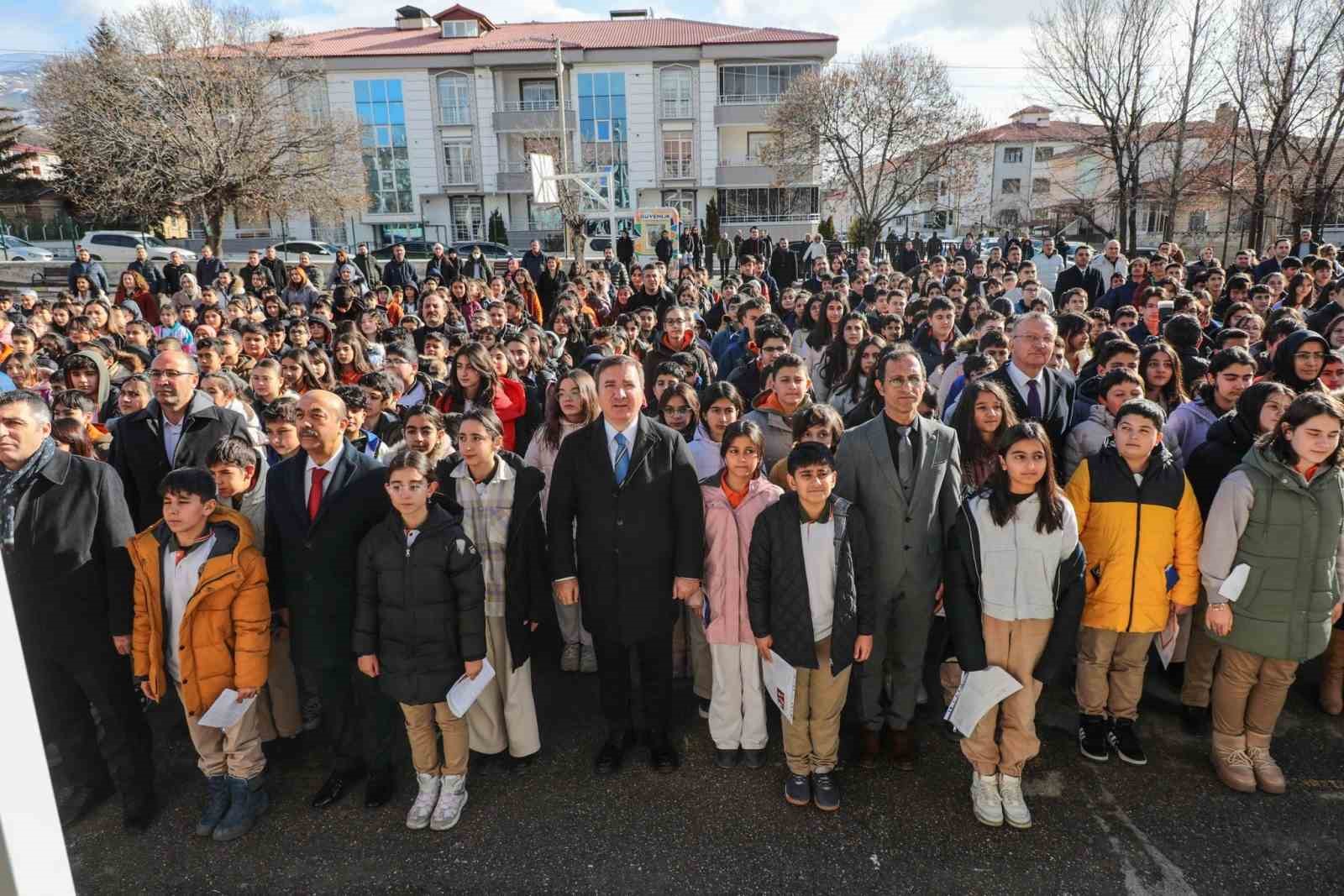 VALİ AYDOĞDU’NDAN ÖĞRENCİLERE KARNE VE YAZ TATİLİ MESAJI