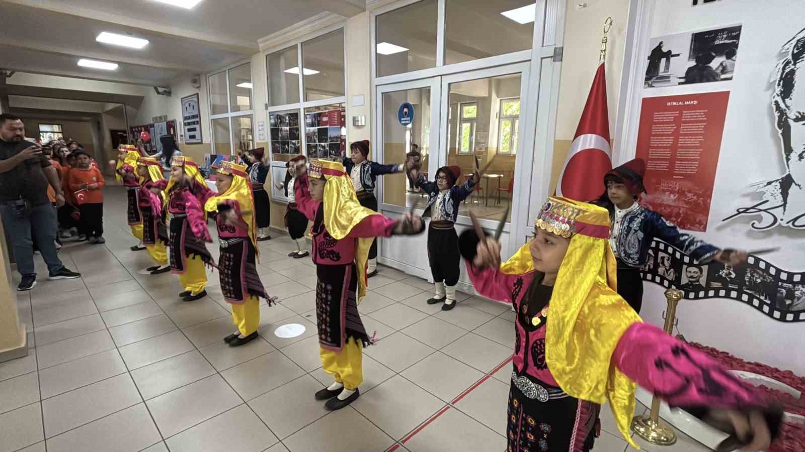 BOLU’DA 49 BİN 169 ÖĞRENCİ KARNE SEVİNCİ YAŞADI