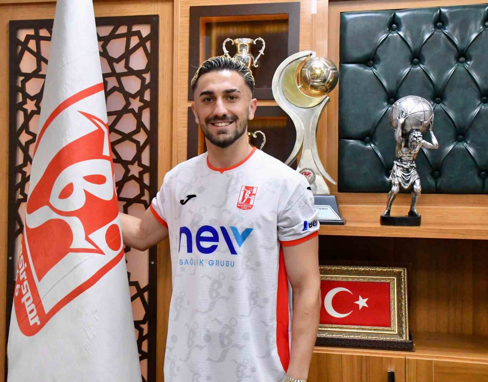 BALIKESİRSPOR, FERİT ÖZLER’İ RENKLERİNE BAĞLADI