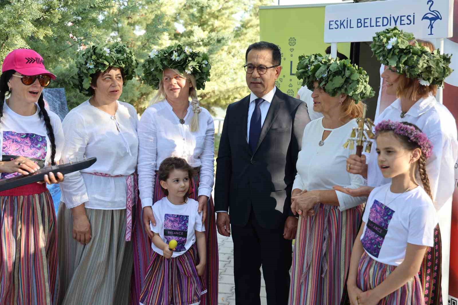 "ESKİL TUZ GÖLÜ ULUSLARARASI KÜLTÜR FESTİVALİ" 25 ÜLKENİN BÜYÜKELÇİLERİNİN KATILIMIYLA BAŞLADI
