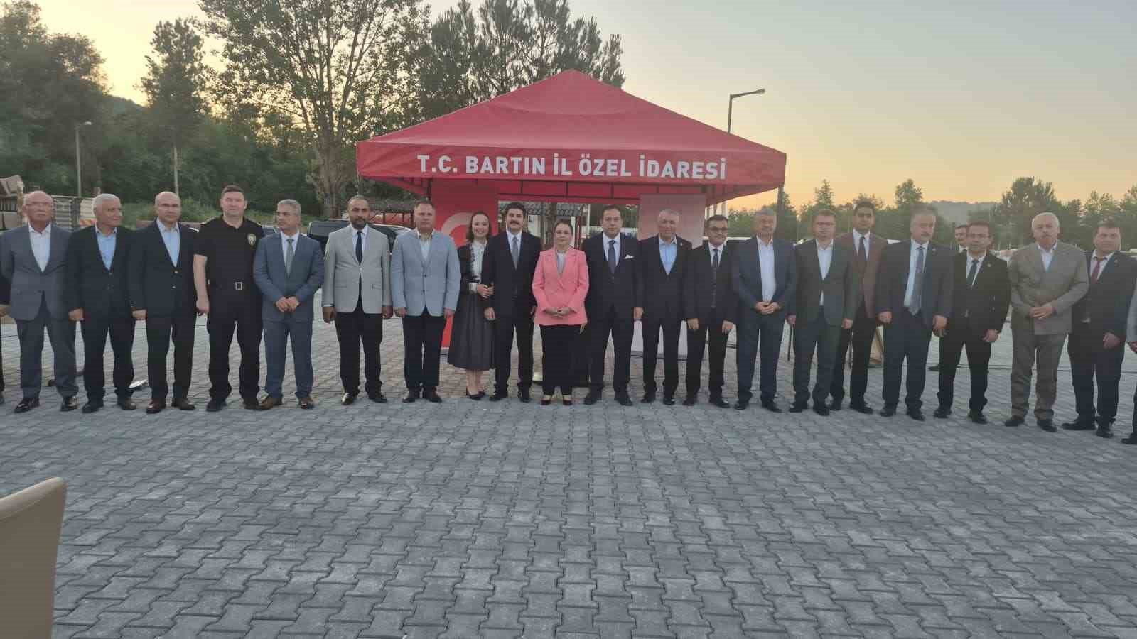 VALİ YARDIMCISININ VEDA YEMEĞİNE YOĞUN KATILIM